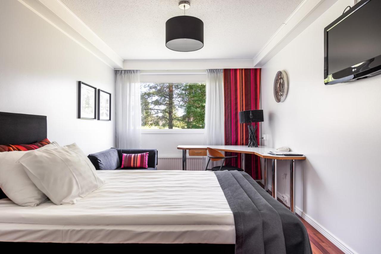 Hotel Kaeenpesae Ylivieska Buitenkant foto