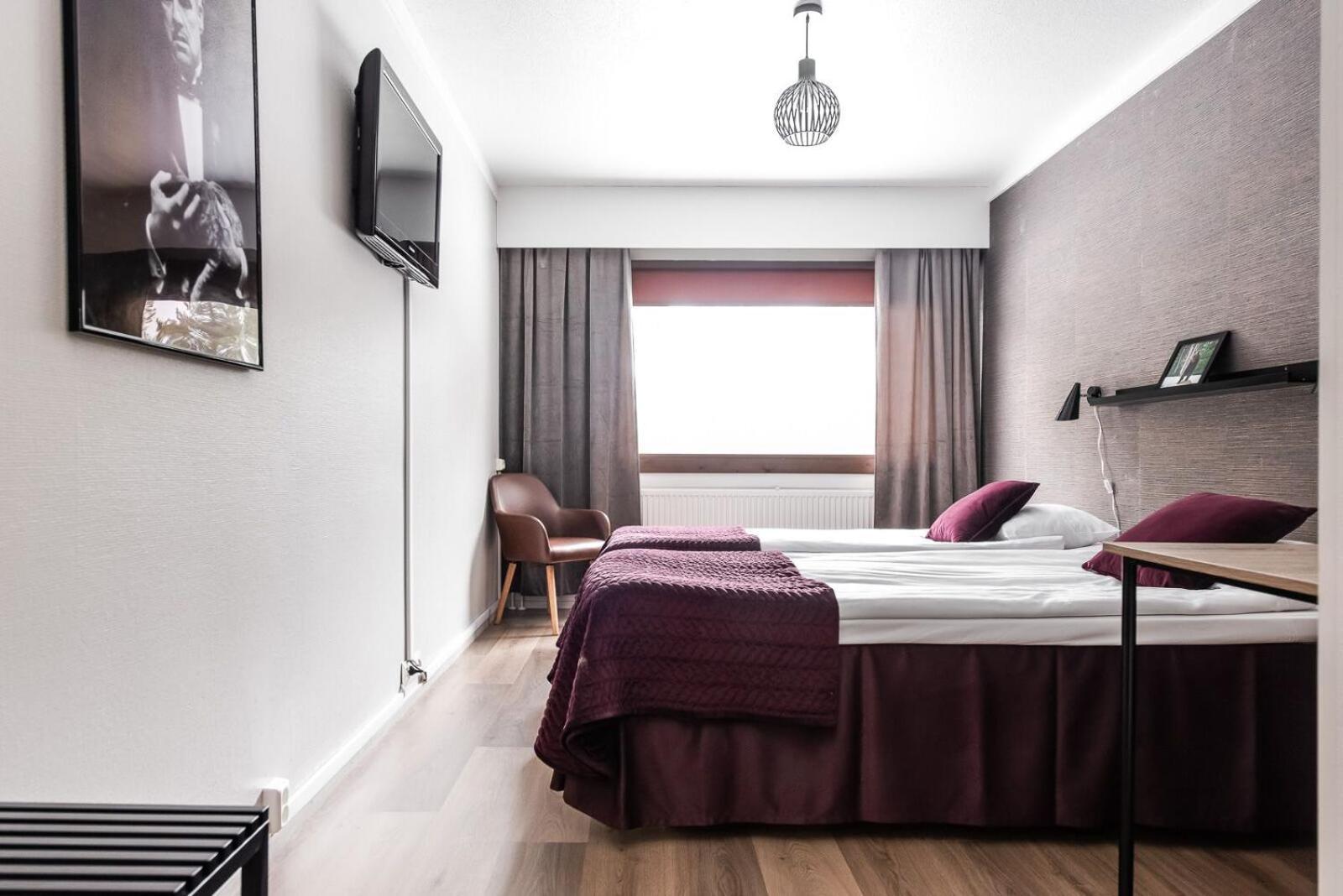 Hotel Kaeenpesae Ylivieska Buitenkant foto