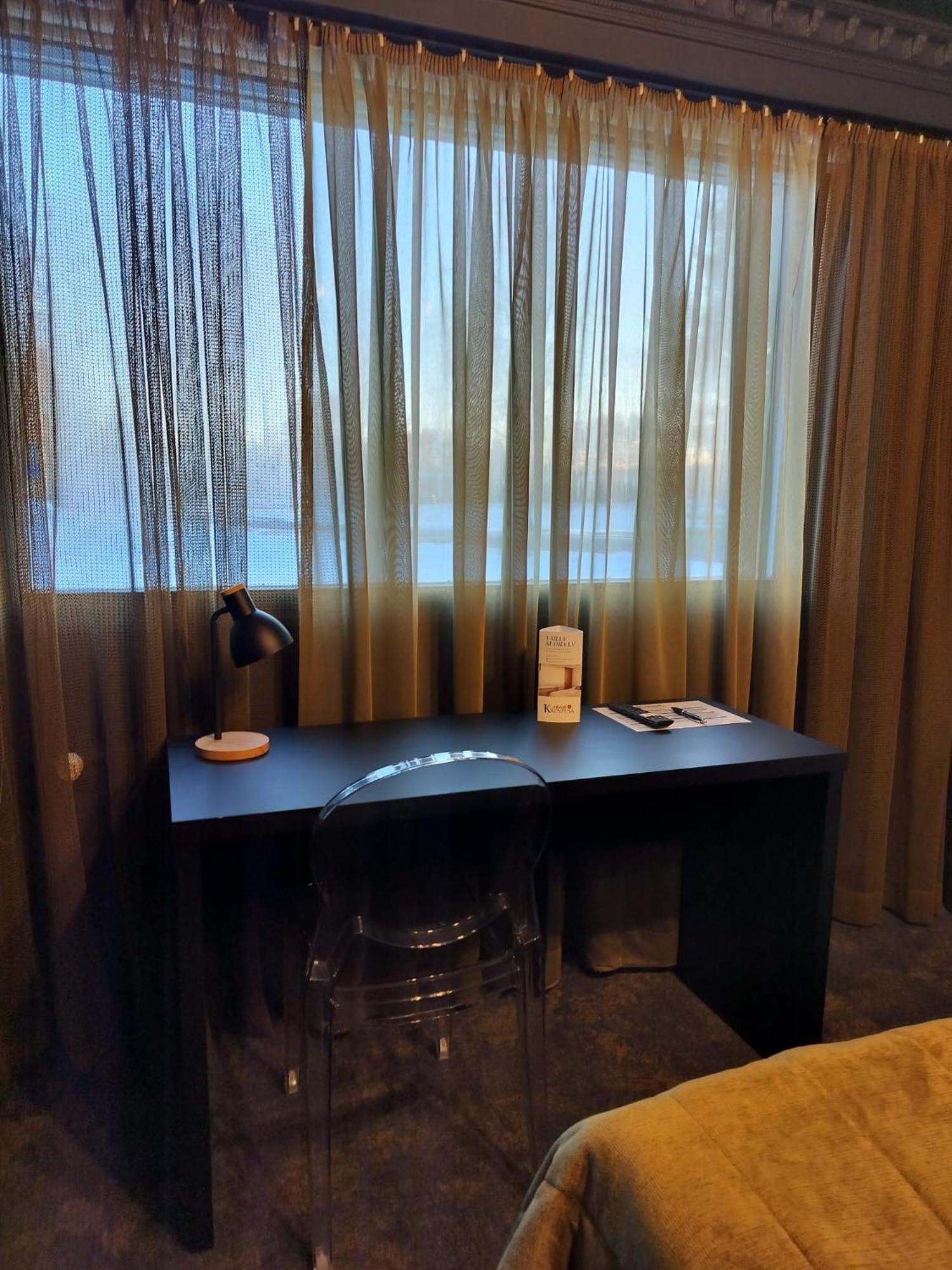 Hotel Kaeenpesae Ylivieska Buitenkant foto