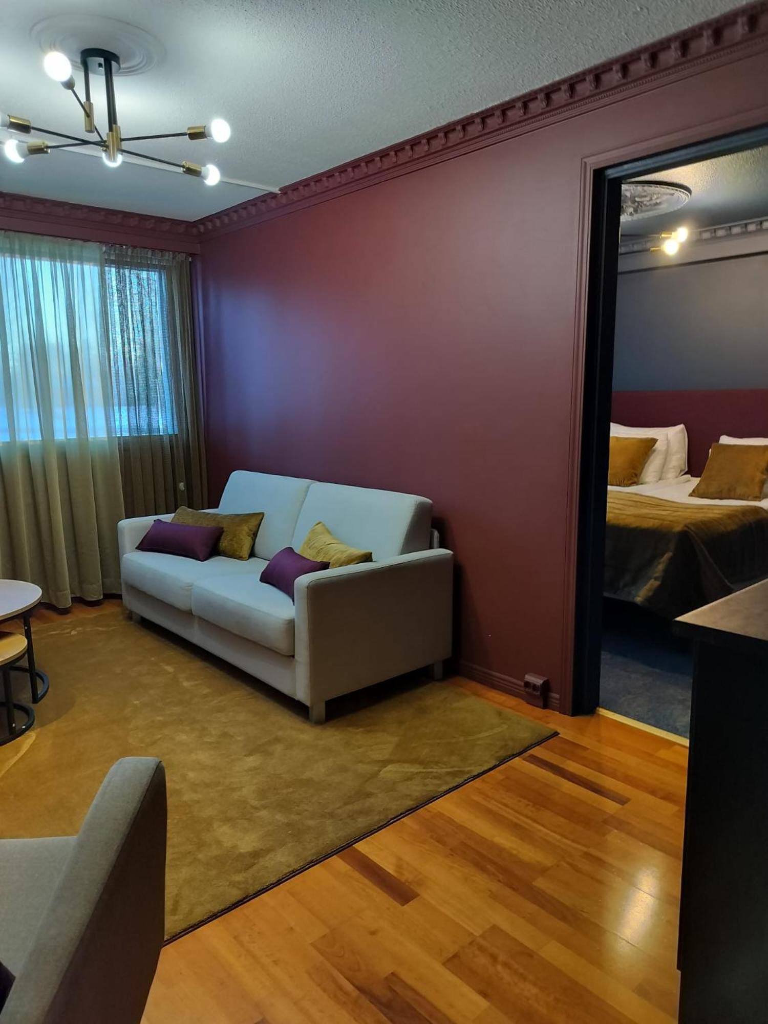 Hotel Kaeenpesae Ylivieska Buitenkant foto
