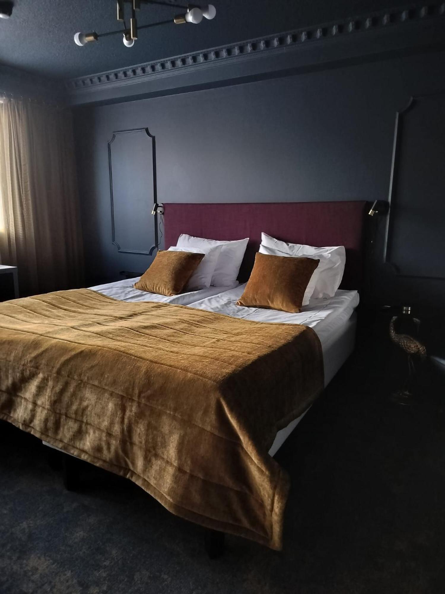 Hotel Kaeenpesae Ylivieska Buitenkant foto