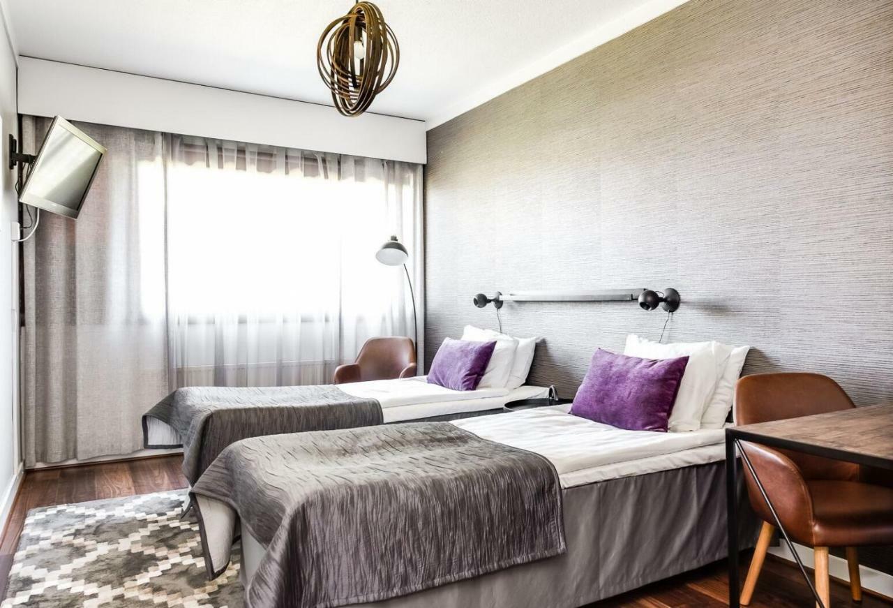 Hotel Kaeenpesae Ylivieska Buitenkant foto