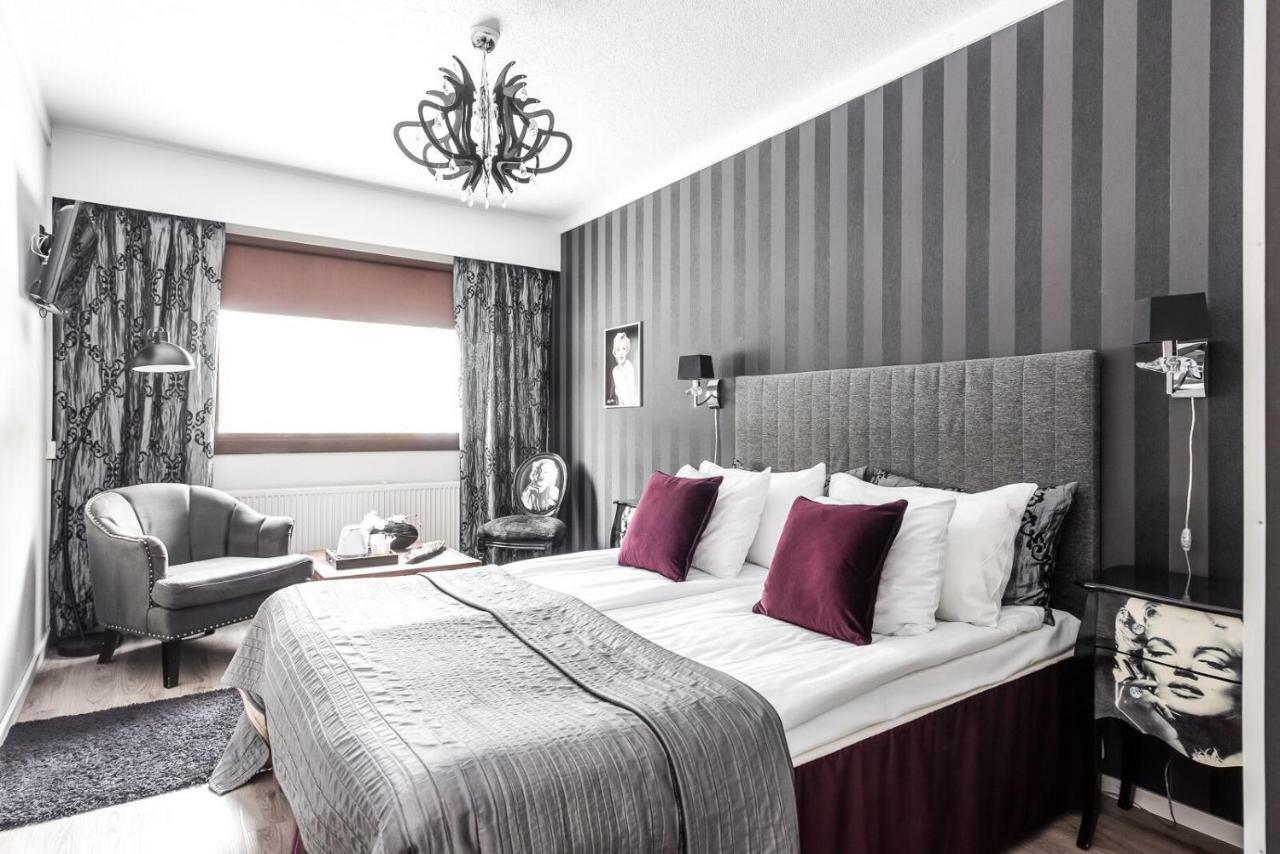 Hotel Kaeenpesae Ylivieska Buitenkant foto