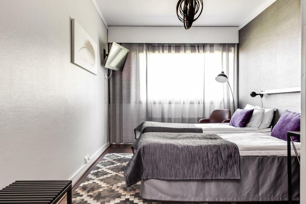 Hotel Kaeenpesae Ylivieska Buitenkant foto