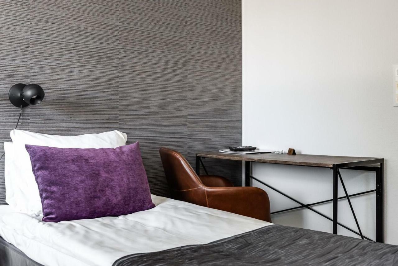Hotel Kaeenpesae Ylivieska Buitenkant foto