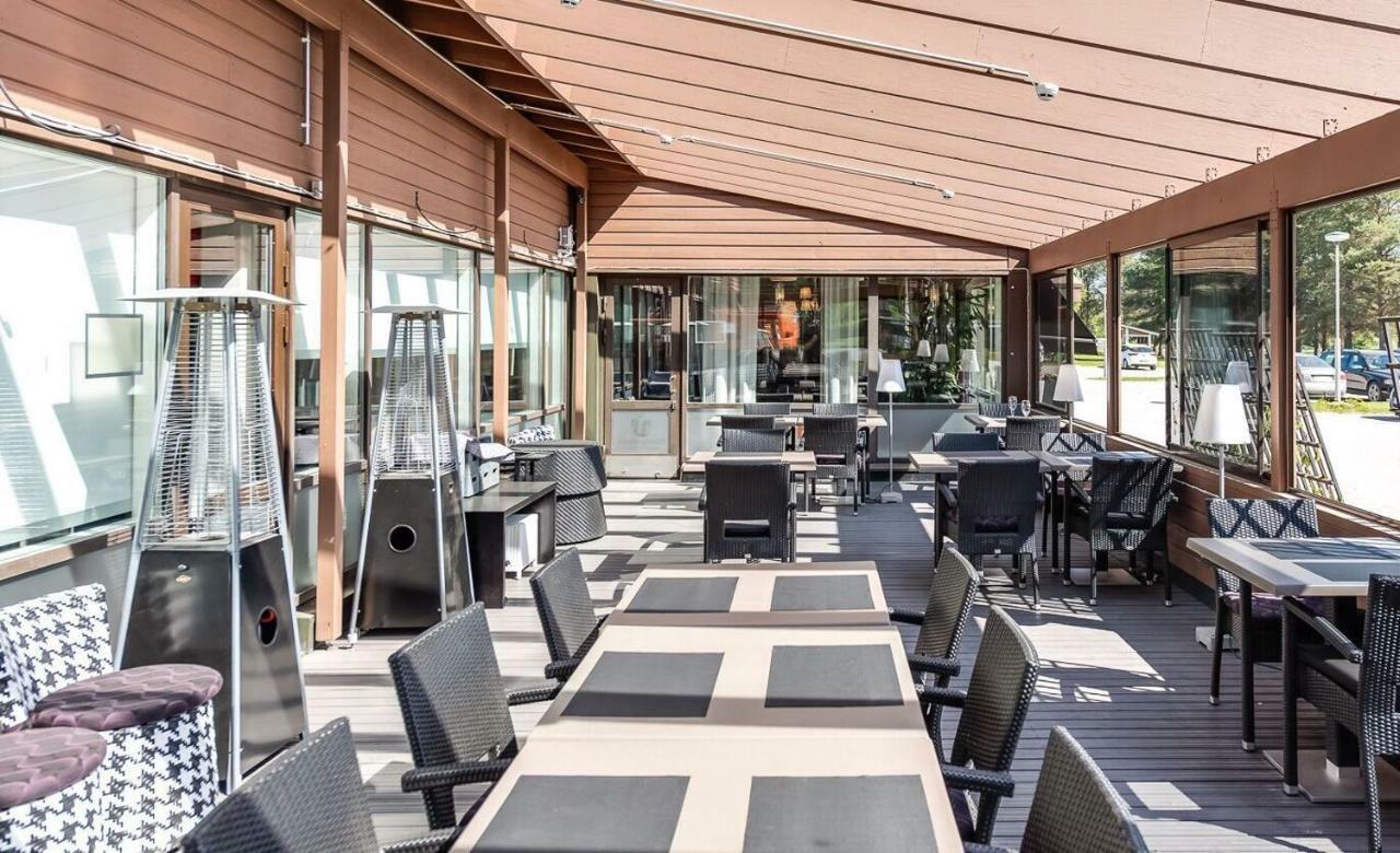 Hotel Kaeenpesae Ylivieska Buitenkant foto